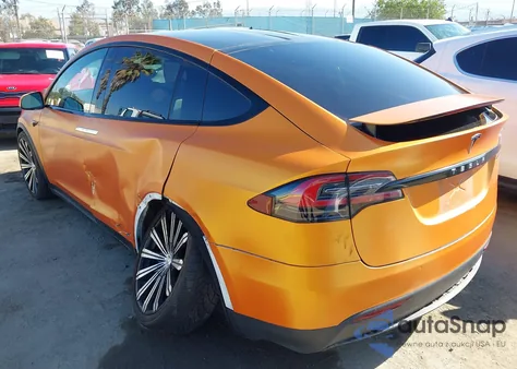 2018 Tesla Model X 100D/75D/P100D z USA, uszkodzony, nr VIN 5YJXCAE27JF101982